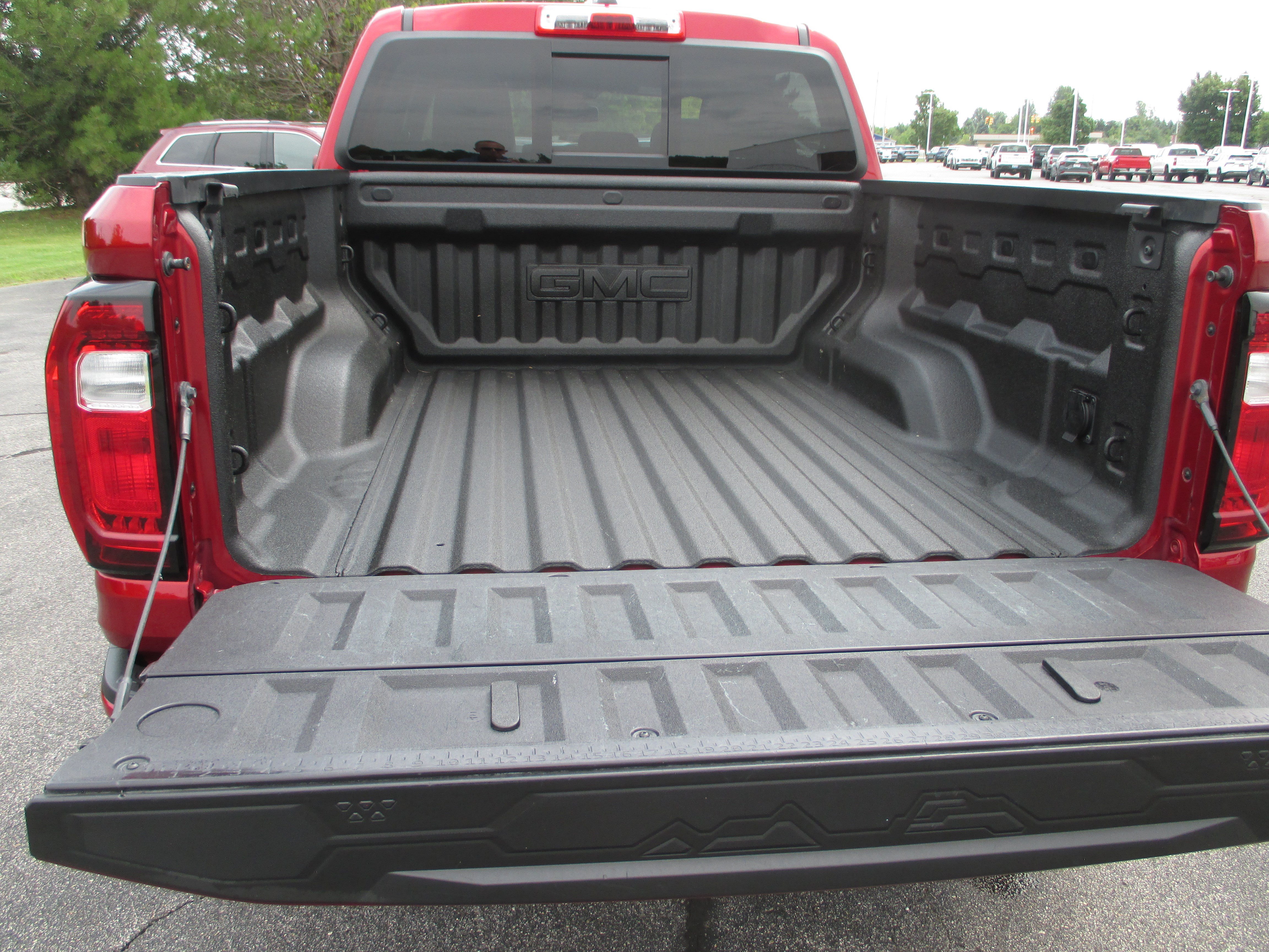 Used 2023 GMC Canyon AT4 w/ AT4 Premium Package AWD/4WD image 10