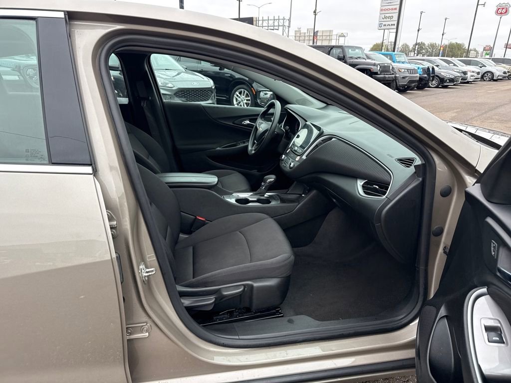 Used 2024 Chevrolet Malibu LT image 30