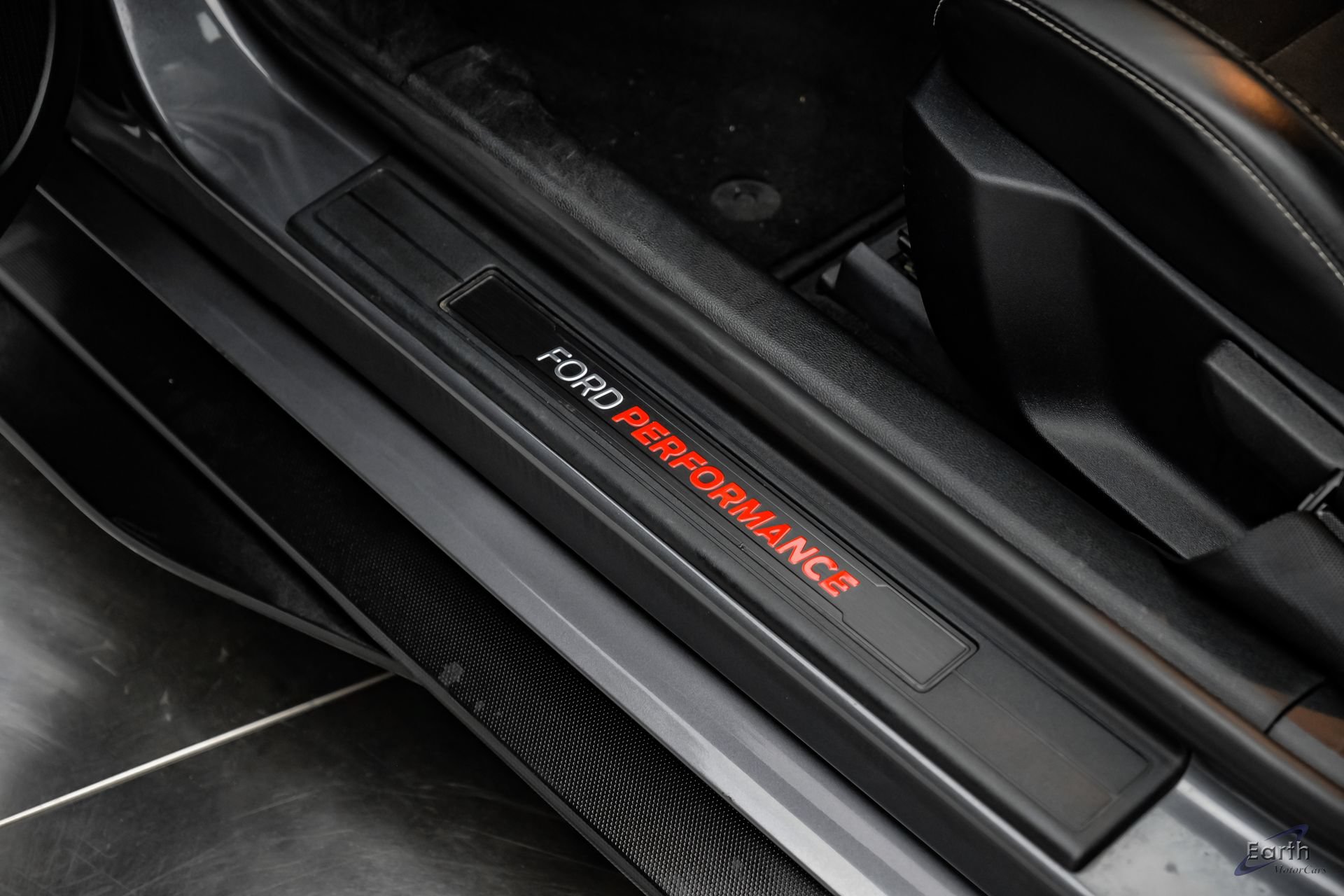 Used 2021 Ford Mustang Shelby GT500 w/ Carbon Fiber Track Pack RWD image 54