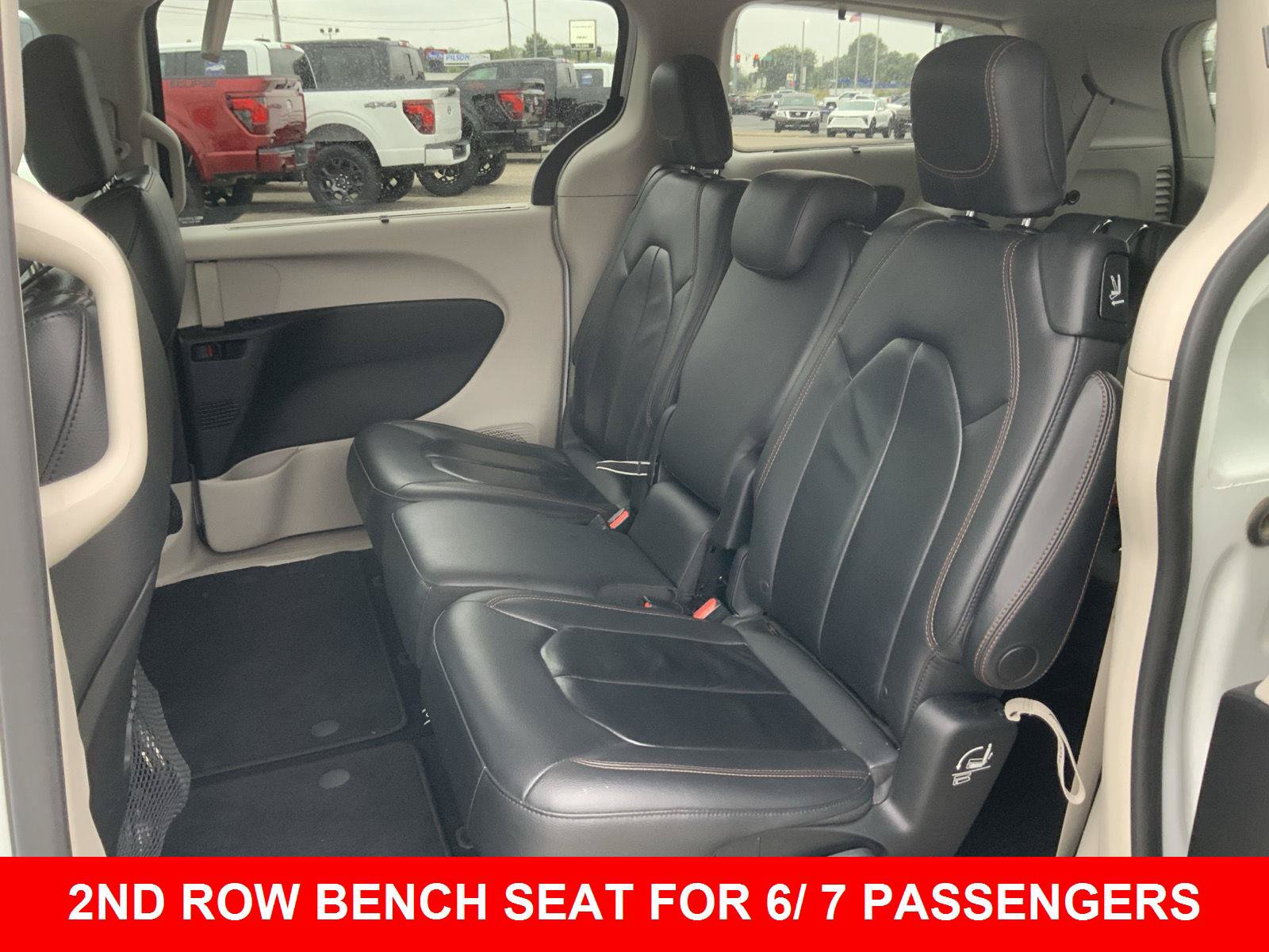 Used 2017 Chrysler Pacifica Touring-L FWD image 44