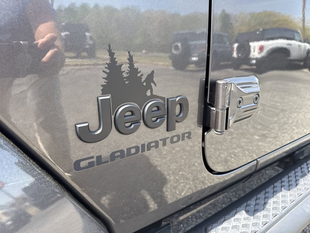 Used 2022 Jeep Gladiator Sport image 12