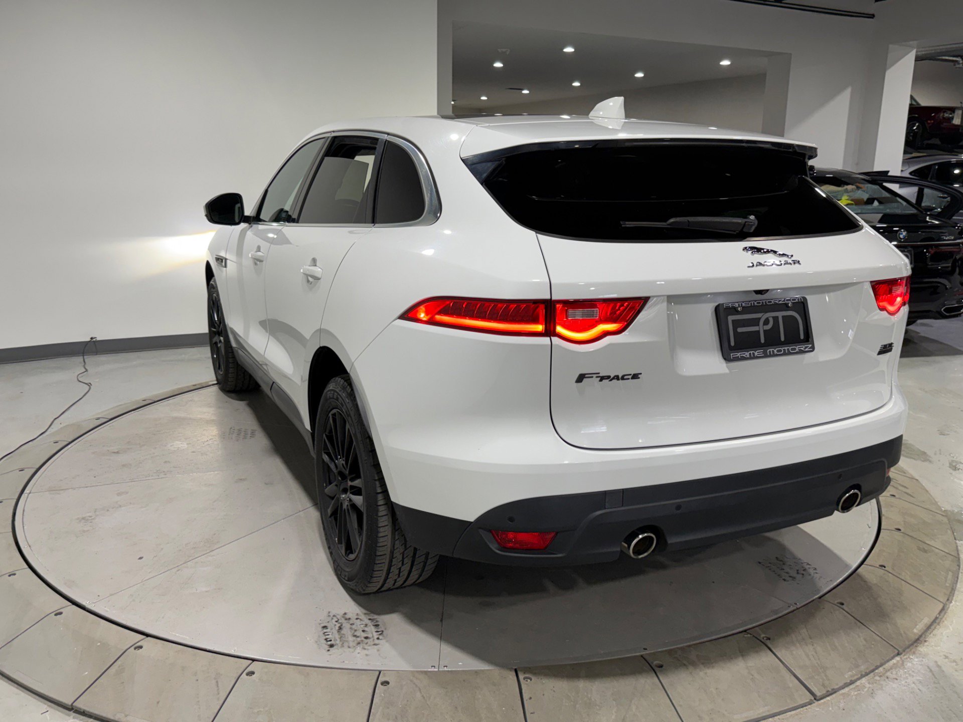 Used 2019 Jaguar F-PACE Prestige image 16
