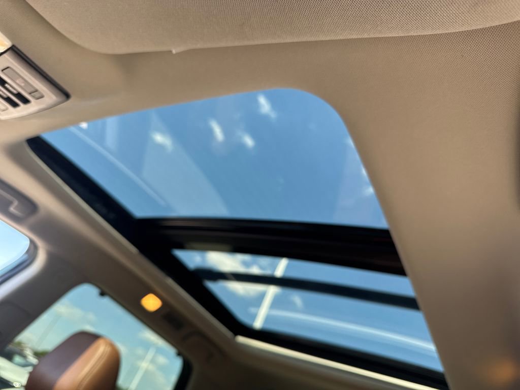 Used 2024 Nissan Pathfinder Platinum w/ Black Appearance Package image 21