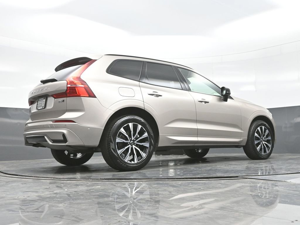 Used 2025 Volvo XC60 B5 Plus image 20