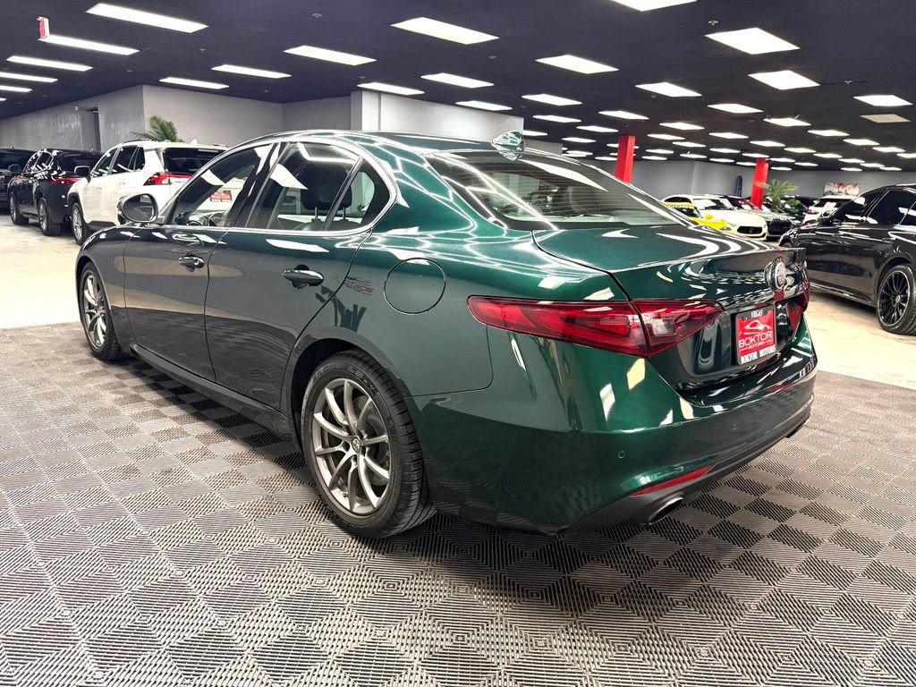 Used 2020 Alfa Romeo Giulia RWD image 11