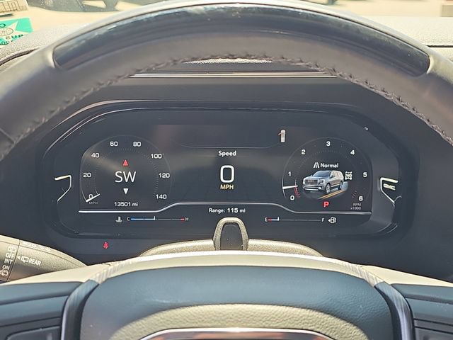 Used 2023 GMC Yukon XL Denali Ultimate AWD/4WD image 10