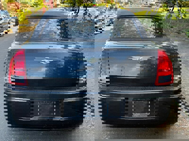 Used 2006 Chrysler 300 Touring RWD image 5