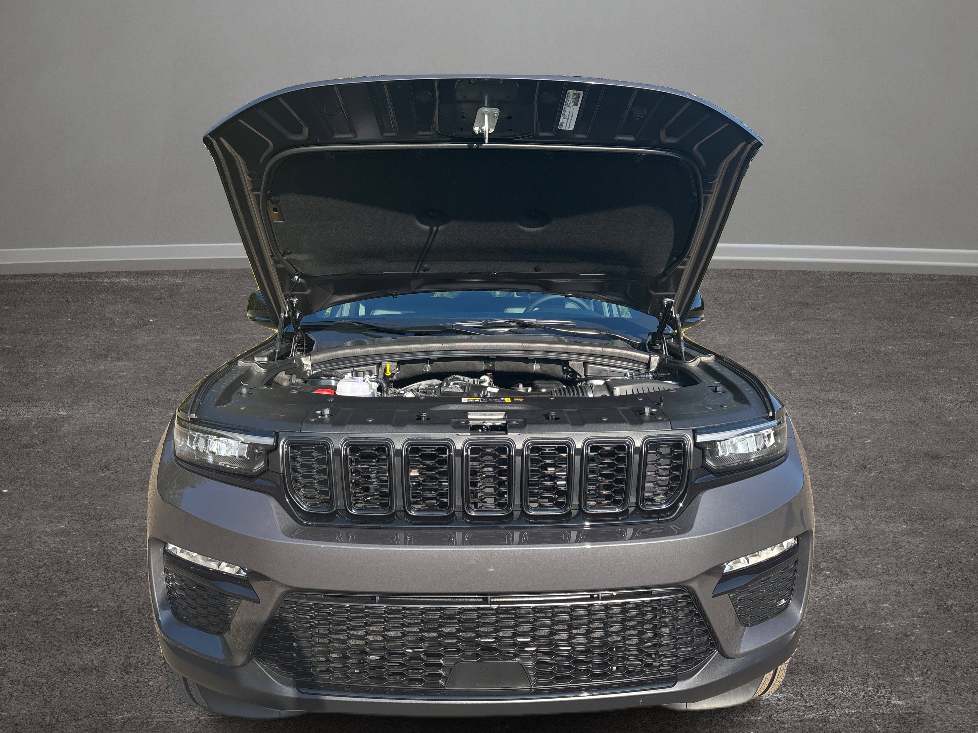 New 2025 Jeep Grand Cherokee Limited w/ Black Appearance Package image 13