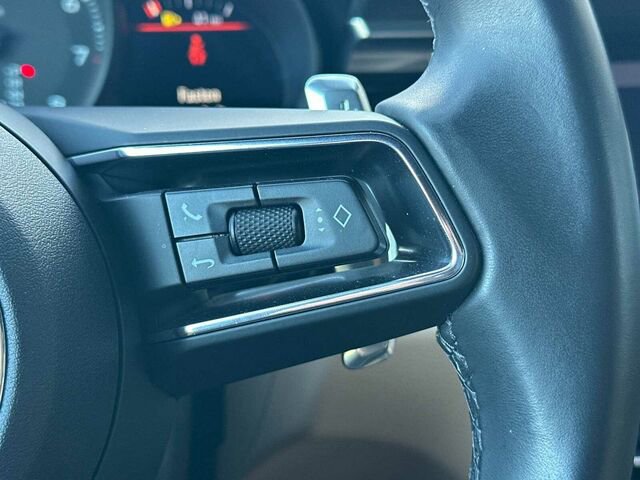 Used 2024 Porsche Macan image 31