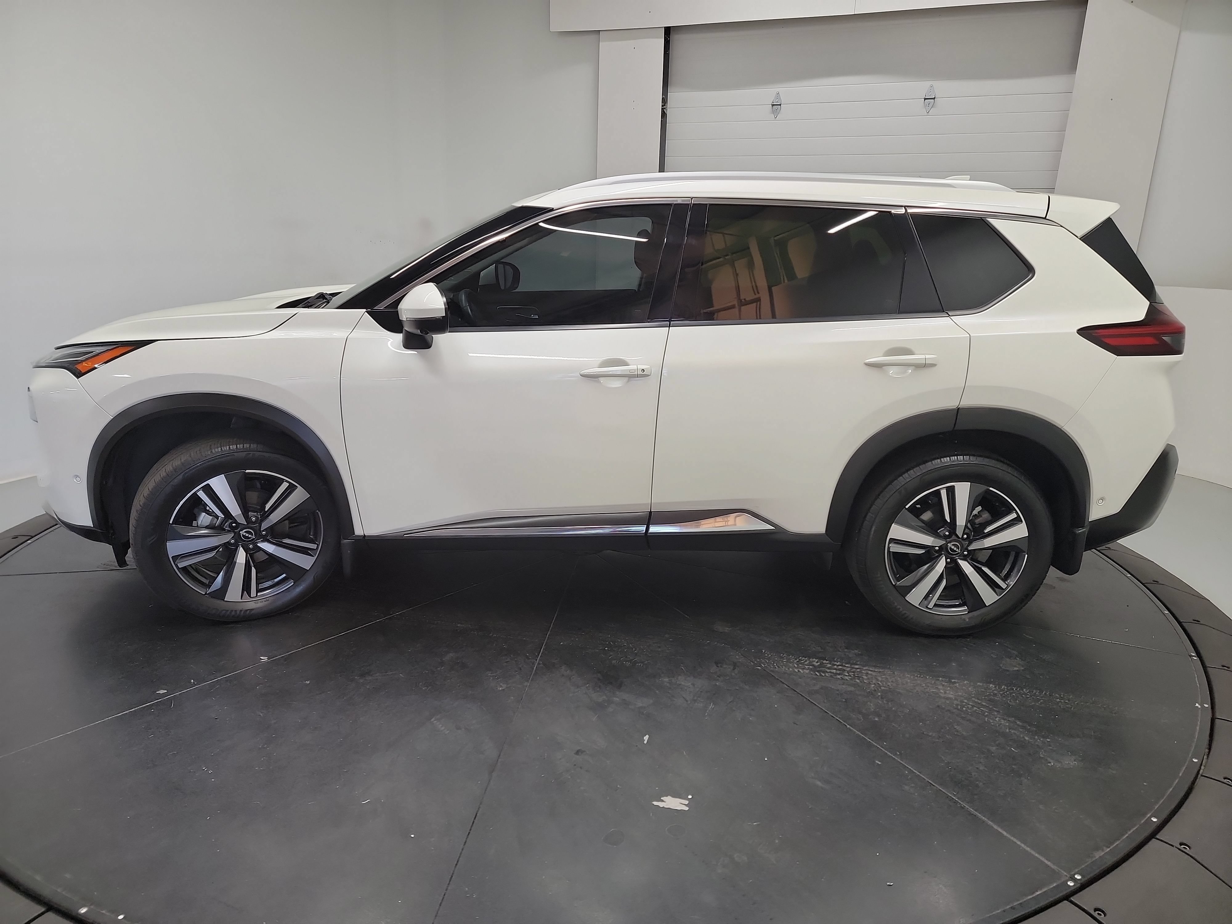 Used 2023 Nissan Rogue Platinum FWD image 4