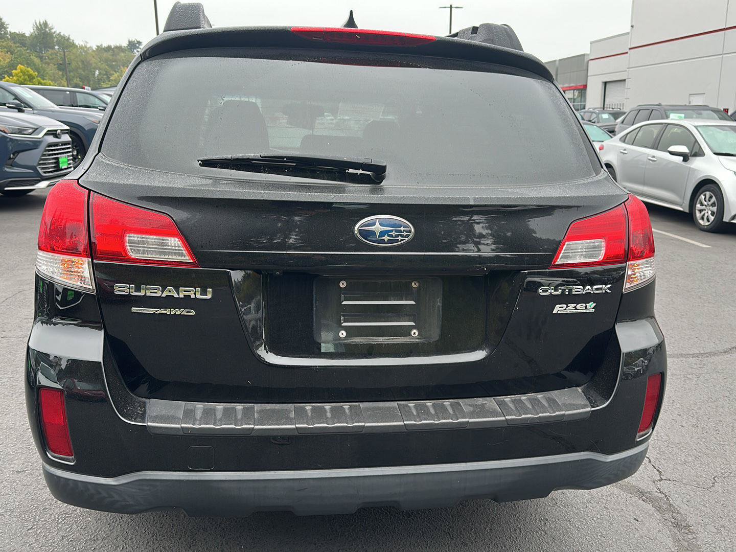 Used 2014 Subaru Outback 2.5i Limited w/ Moonroof Package AWD/4WD image 3