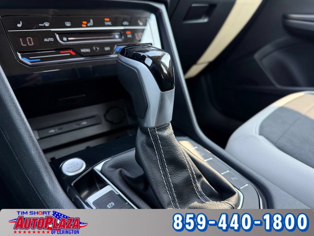Used 2025 Volkswagen Taos SE AWD/4WD image 21