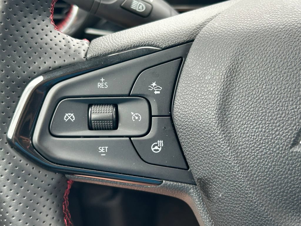 Used 2026 Chevrolet Trax RS w/ Sunroof Package FWD image 36