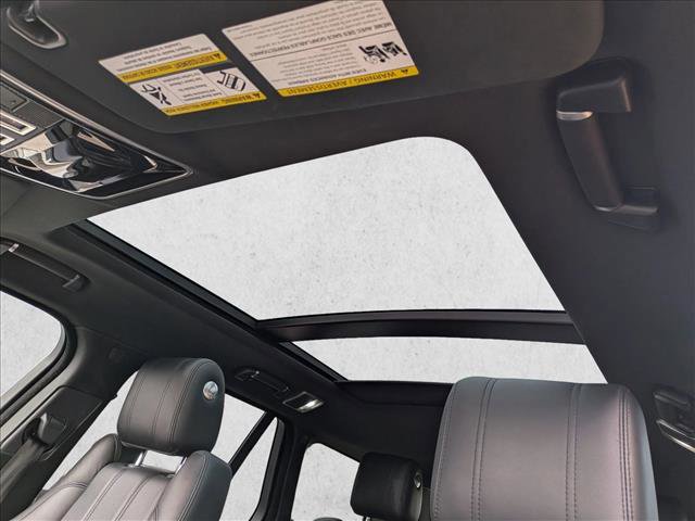 Used 2016 Land Rover Range Rover HSE image 18