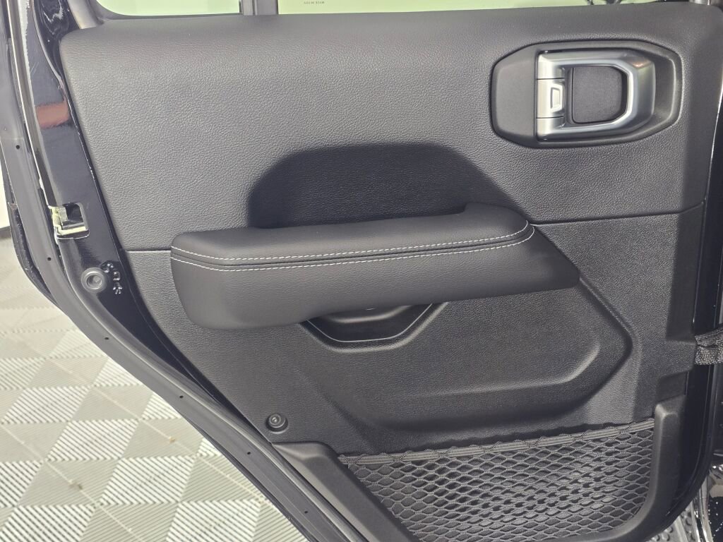 Used 2022 Jeep Wrangler Unlimited Sahara w/ Cold Weather Group image 38