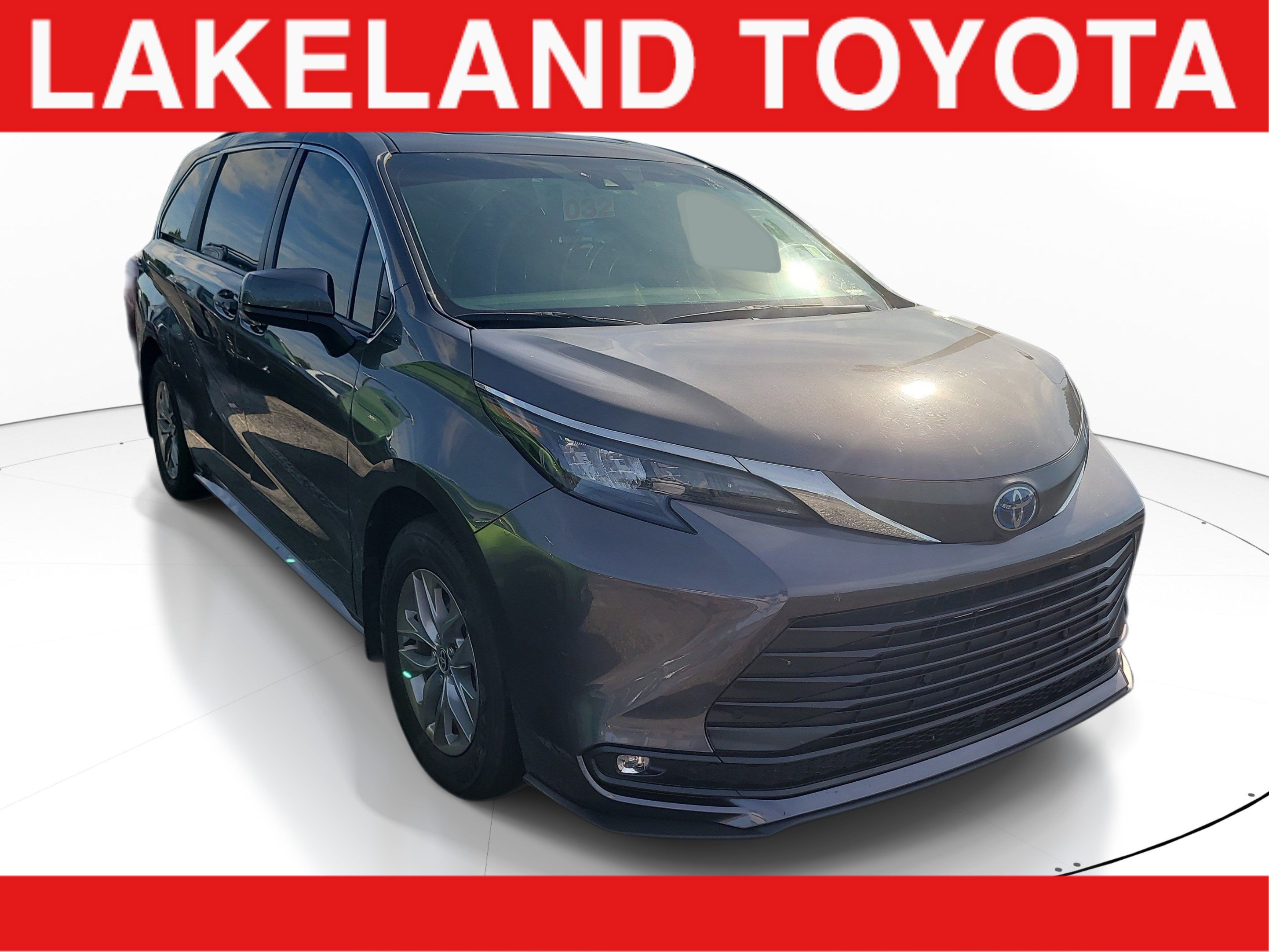 Used 2025 Toyota Sienna XLE