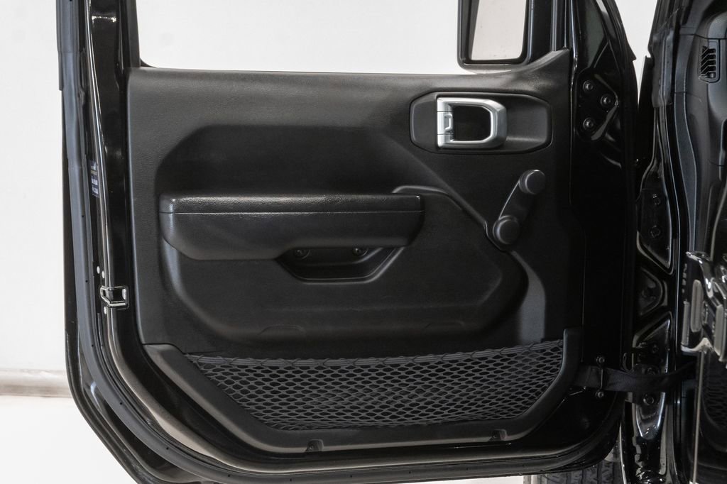 Used 2024 Jeep Wrangler Sport image 7