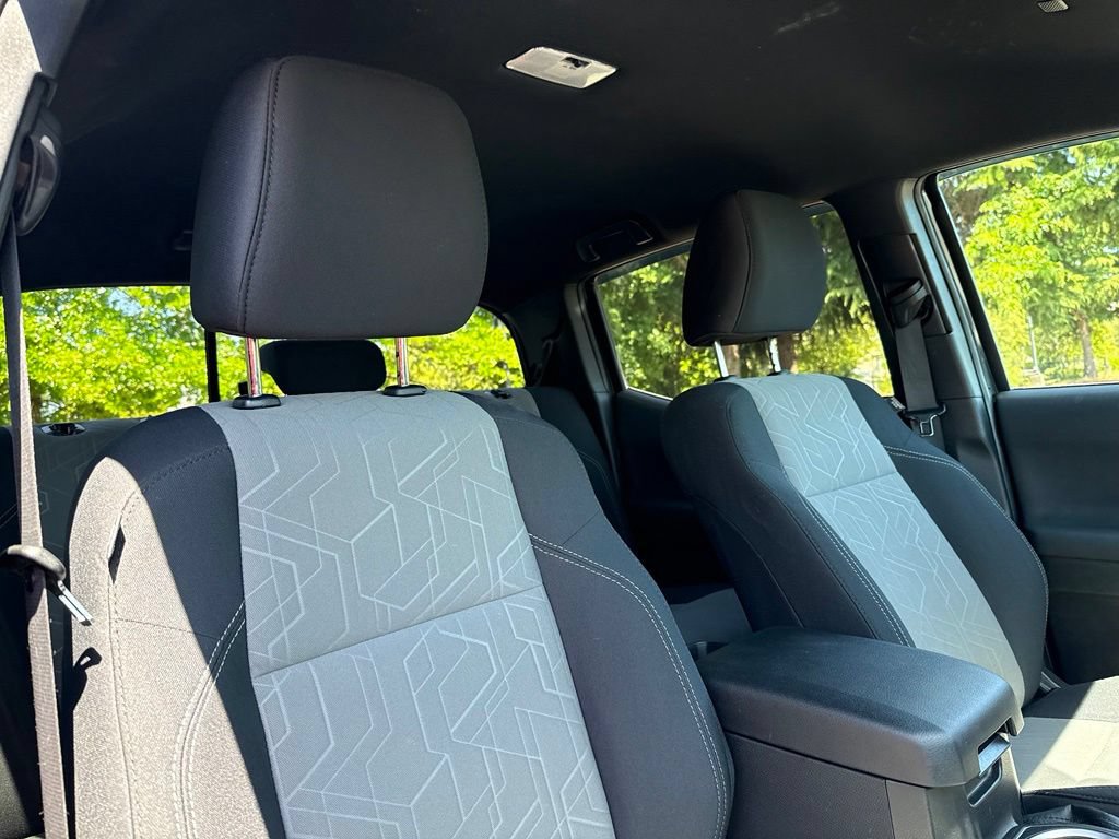Used 2022 Toyota Tacoma TRD Off-Road AWD/4WD image 22