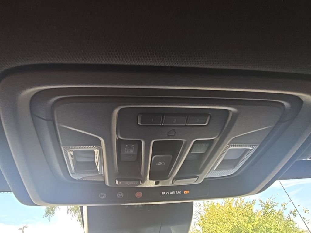 Used 2023 Chevrolet Silverado 1500 ZR2 w/ Technology Package image 29