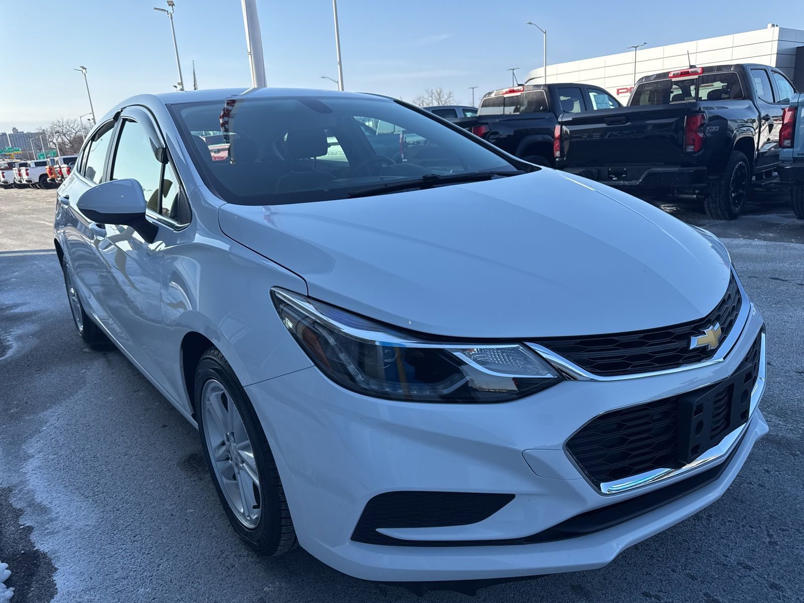 Used 2018 Chevrolet Cruze LT w/ Convenience Package image 4