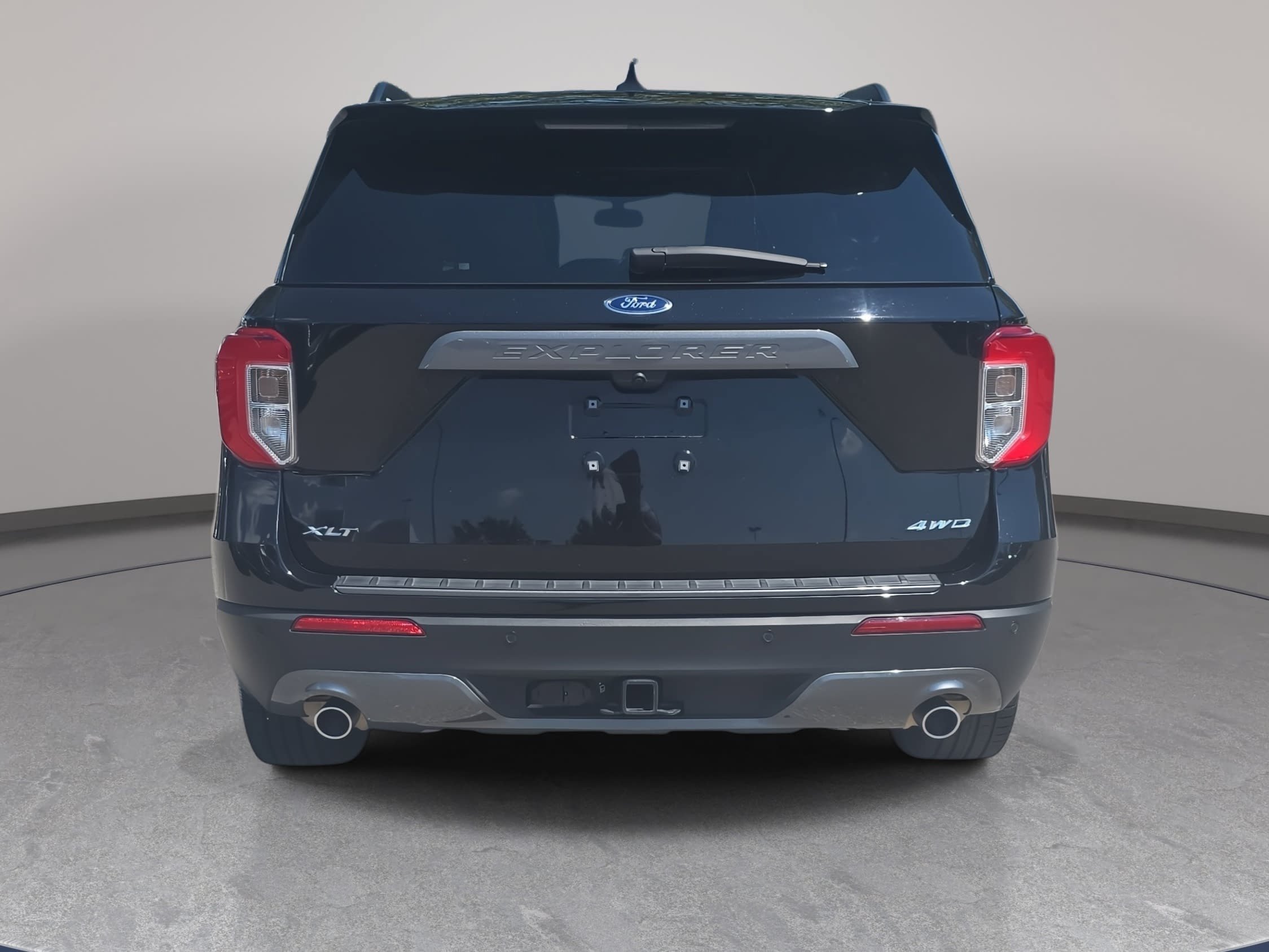 Used 2023 Ford Explorer XLT w/ Equipment Group 202A AWD/4WD image 6