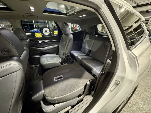 Used 2021 Buick Enclave Essence image 11