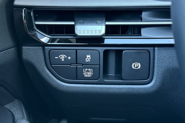 New 2027 Kia Sportage LX FWD image 32
