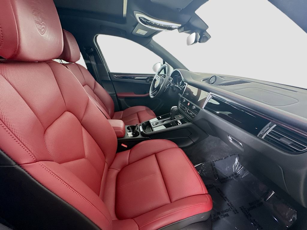 Certified 2026 Porsche Macan image 29