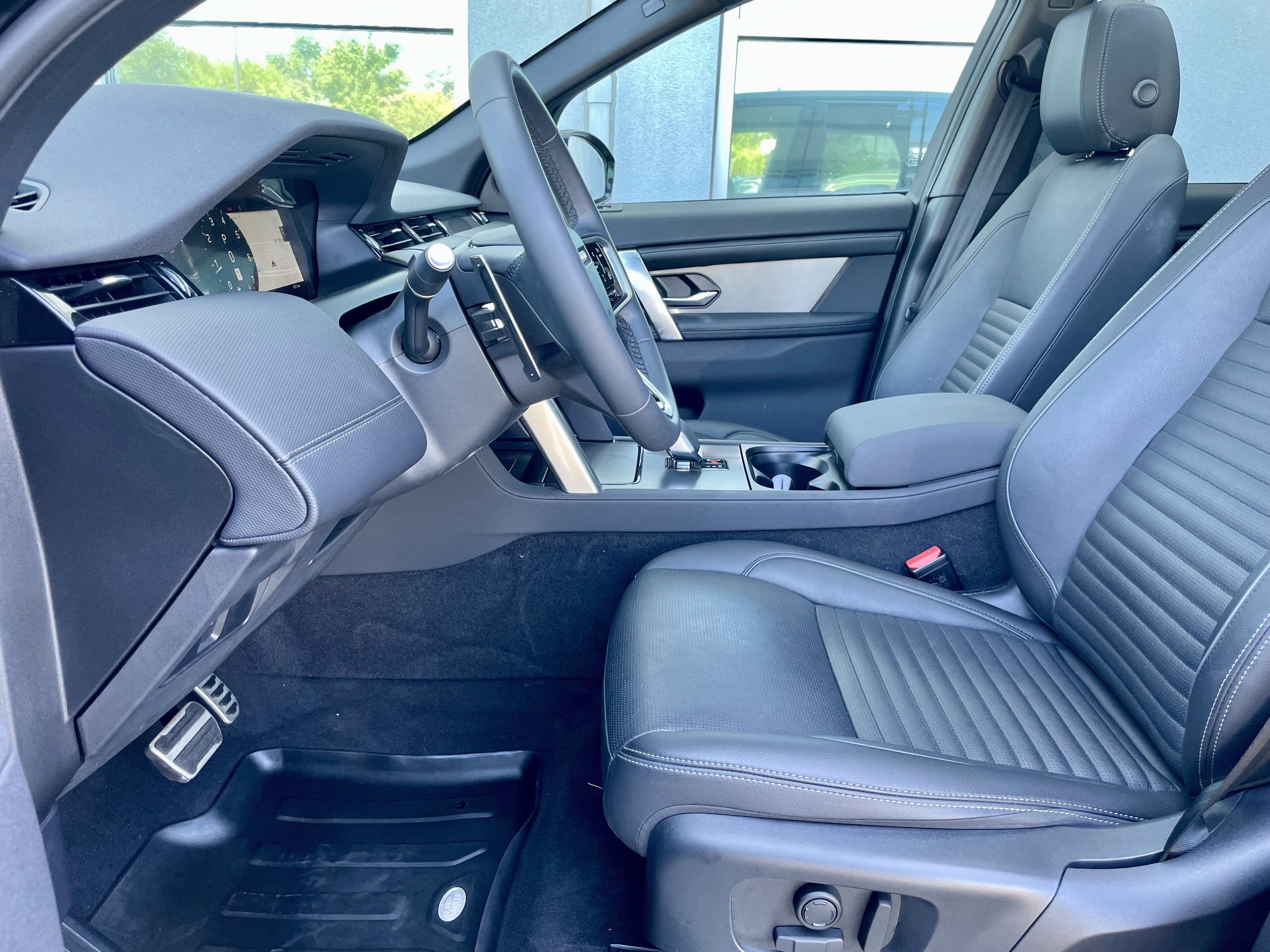 Certified 2025 Land Rover Discovery Sport Dynamic SE AWD/4WD image 14
