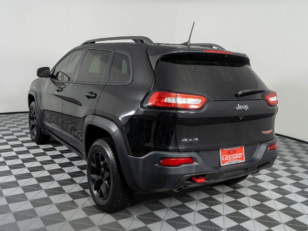 Used 2018 Jeep Cherokee Trailhawk w/ Cold Weather Group image 4