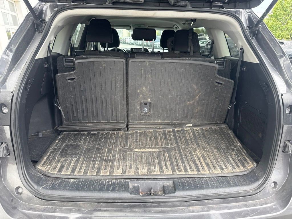 Used 2021 Toyota Highlander L AWD/4WD image 5