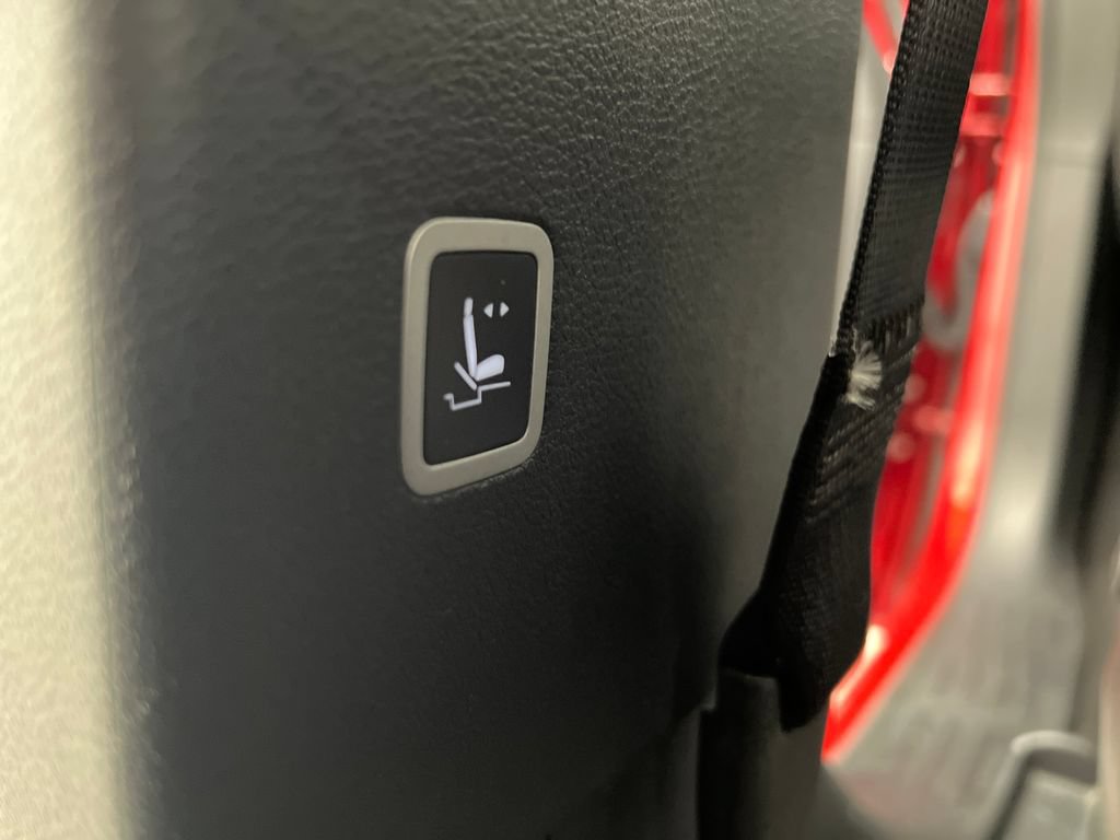 Used 2025 Chrysler Pacifica Select FWD image 21