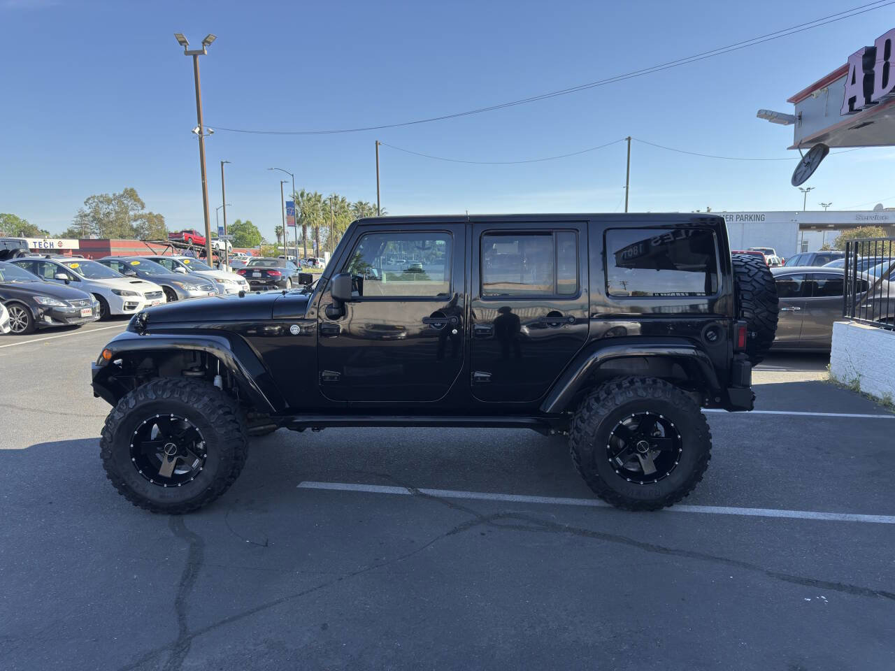 Used 2014 Jeep Wrangler Unlimited Sahara w/ Connectivity Group image 6