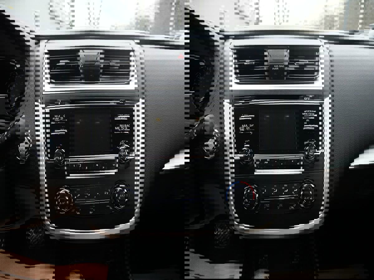 Used 2017 Nissan Altima 2.5 SR w/ Midnight Edition Package image 13