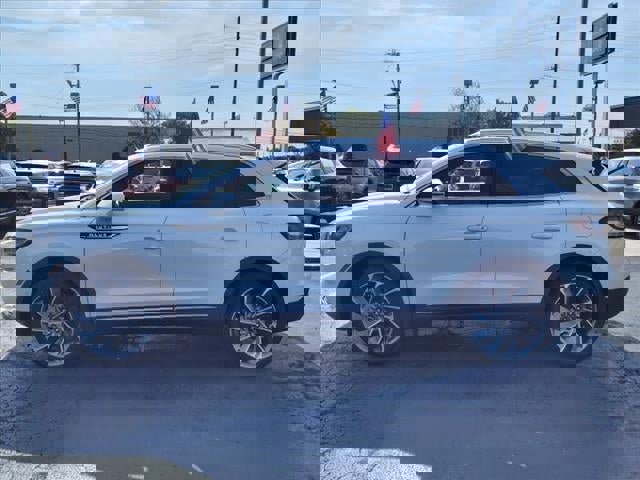 New 2022 Lincoln Nautilus Reserve w/ Equipment Group 201A image 24