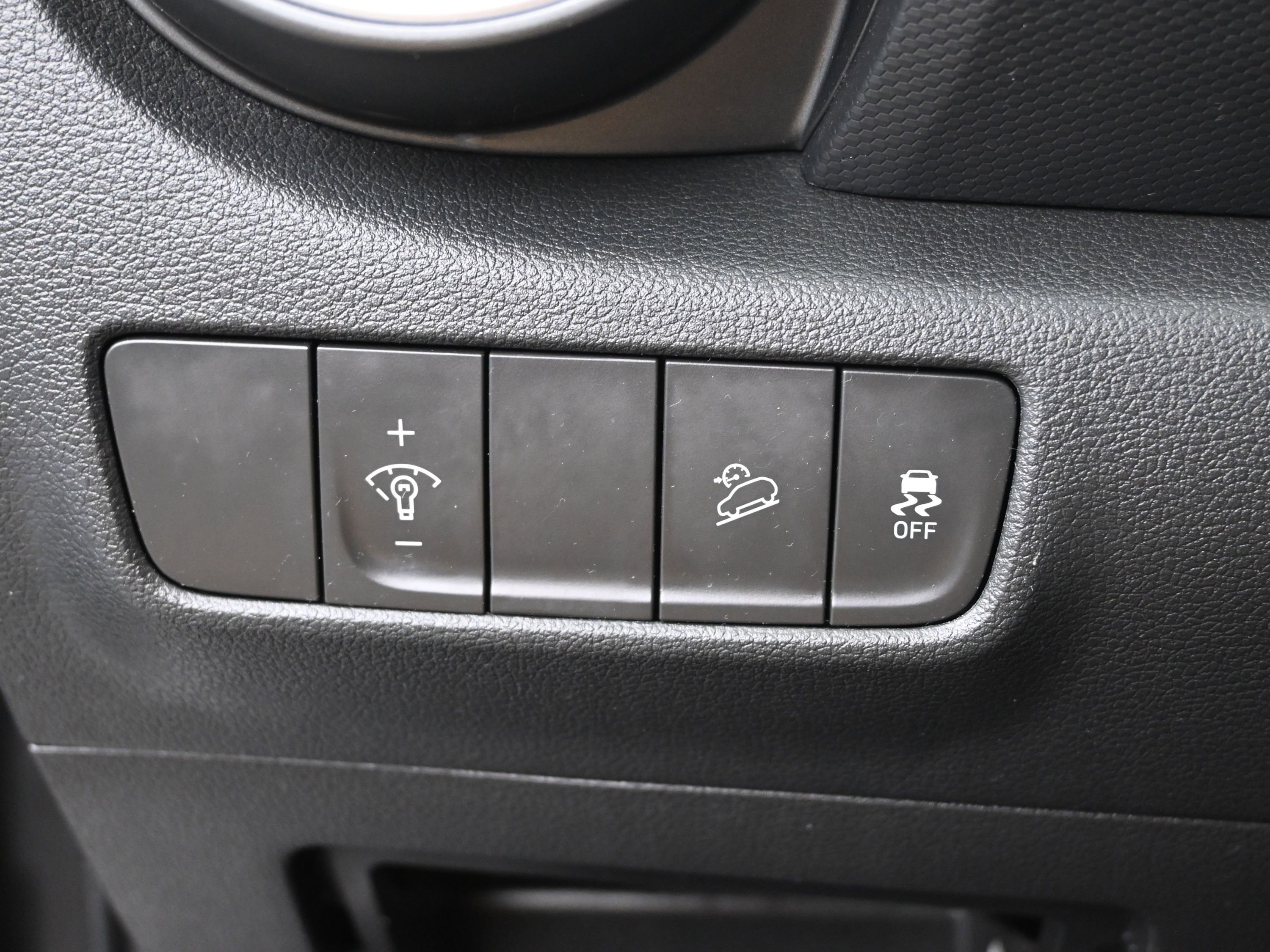 Certified 2022 Hyundai Kona SE image 12