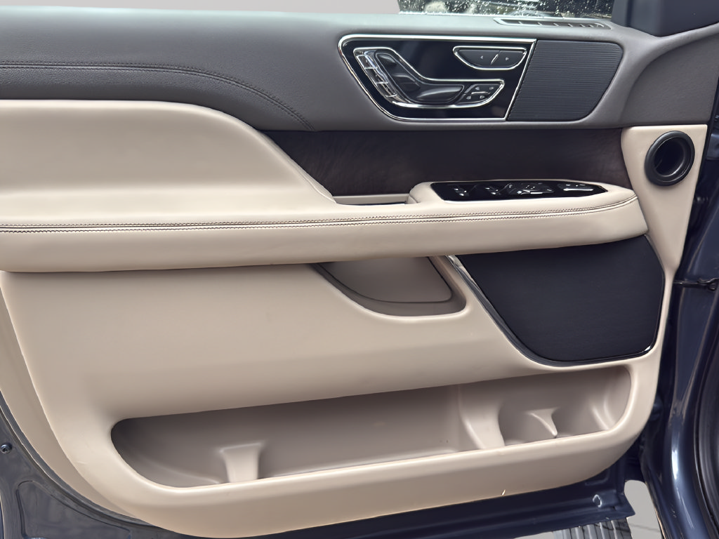 Used 2022 Lincoln Navigator L Reserve RWD image 14
