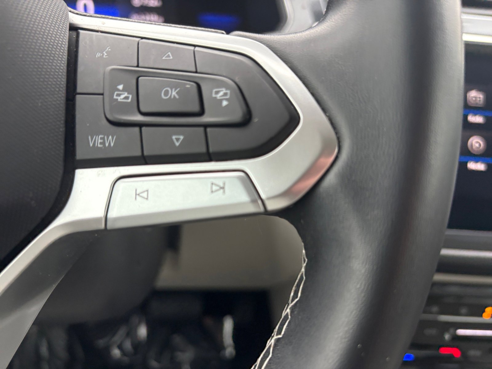 Used 2022 Volkswagen Tiguan SE image 6