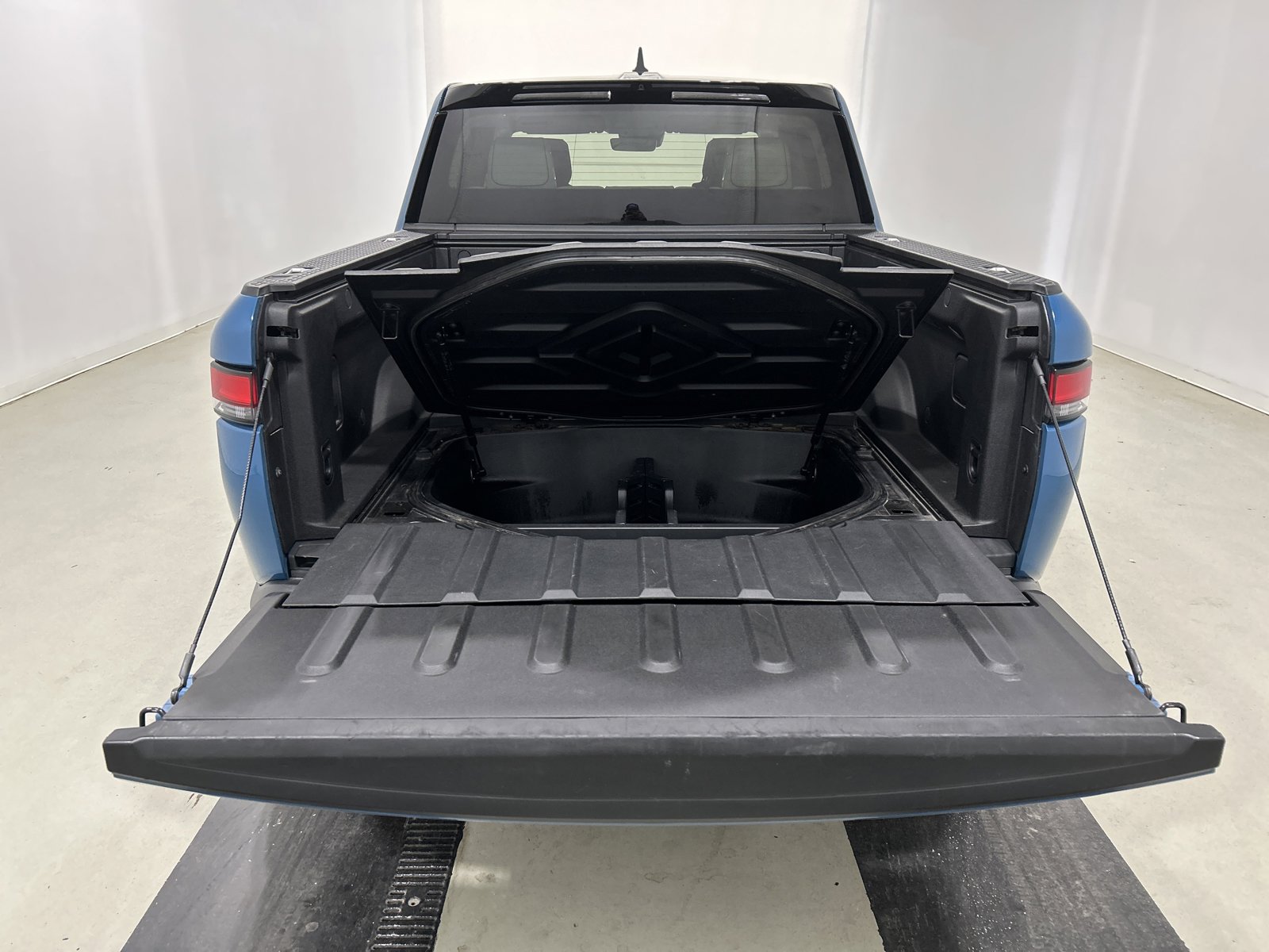 Used 2023 Rivian R1T Adventure image 15