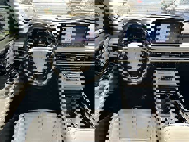 Used 2025 Lincoln Aviator Reserve w/ Equipment Group 201A image 10