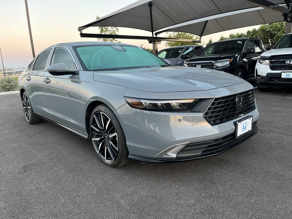Used 2023 Honda Accord Touring image 3