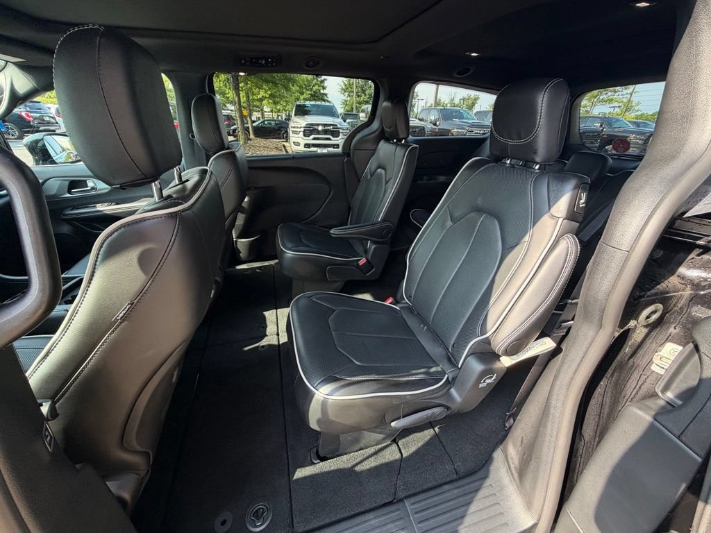 Used 2026 Chrysler Pacifica Limited FWD image 18