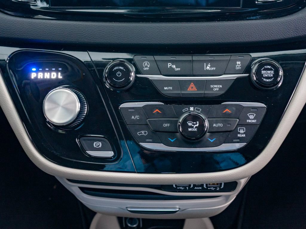 Certified 2024 Chrysler Pacifica Touring-L image 19