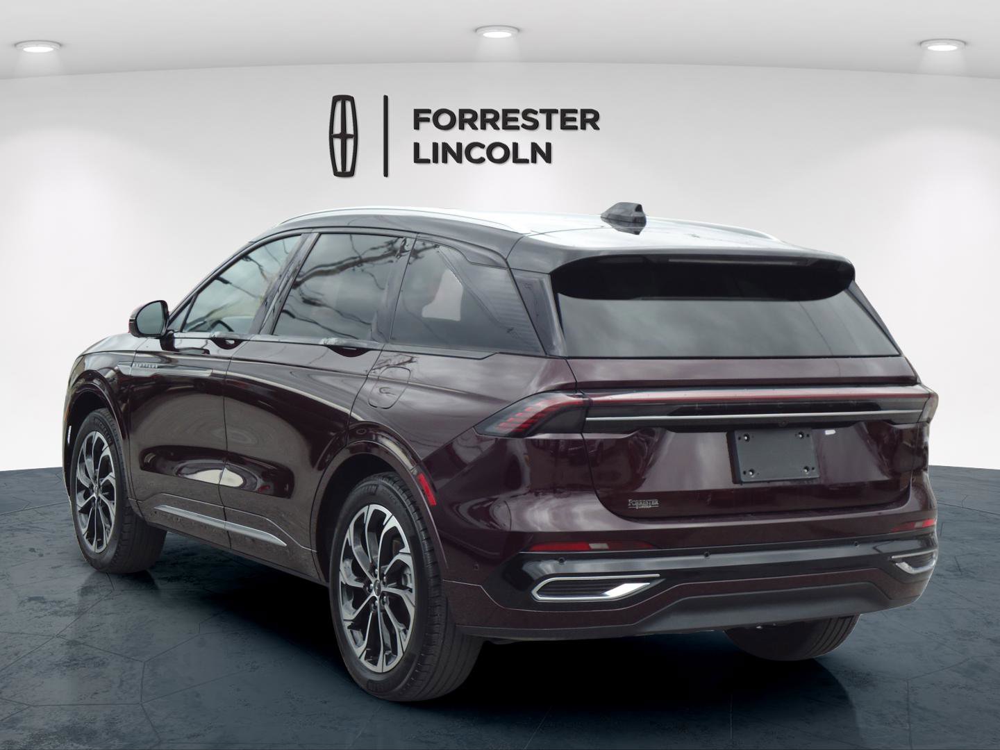 Used 2024 Lincoln Nautilus Reserve AWD/4WD image 5