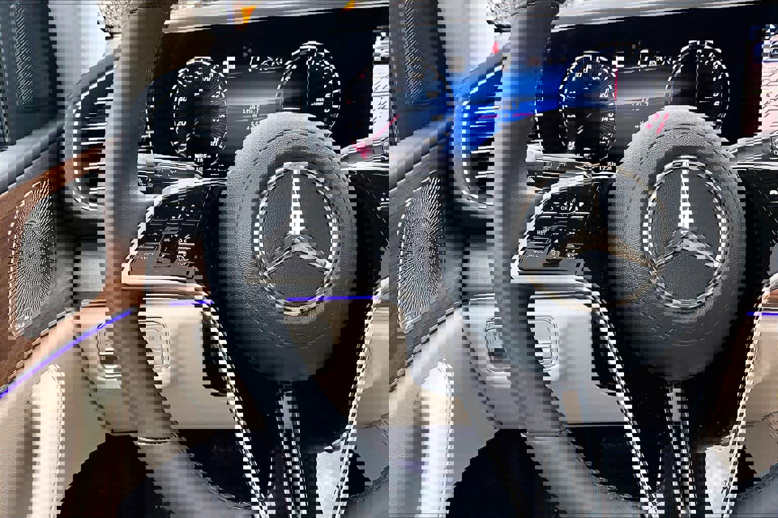 Used 2025 Mercedes-Benz GLE 450e 4MATIC image 24