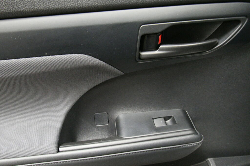 Used 2023 Toyota Highlander L FWD image 21