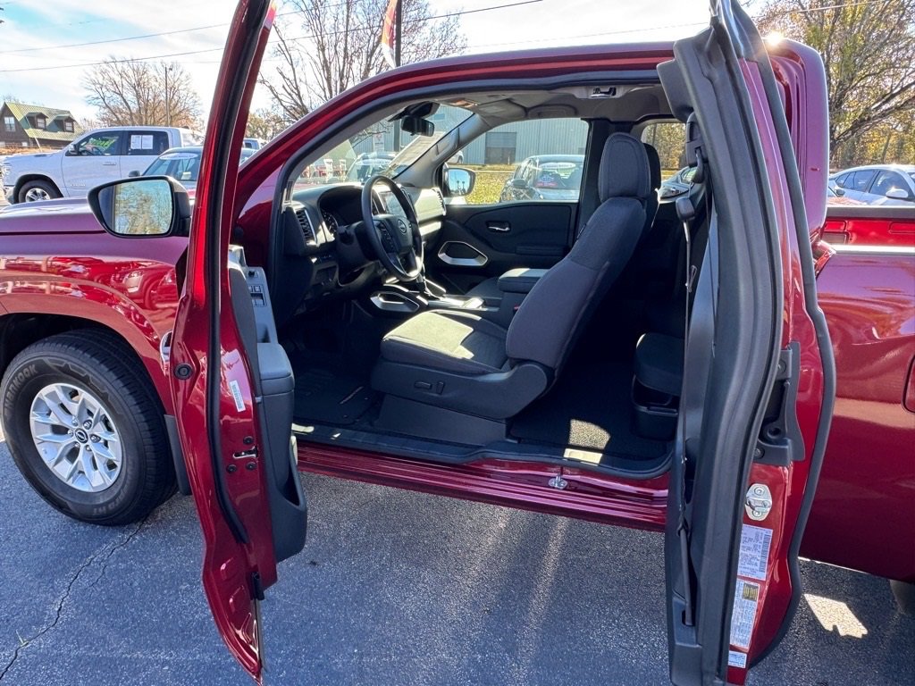 Certified 2024 Nissan Frontier SV image 11