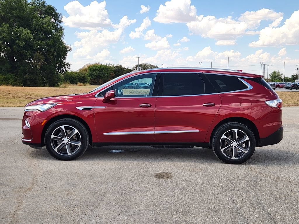 Used 2022 Buick Enclave Essence w/ Sport Touring Edition FWD image 4