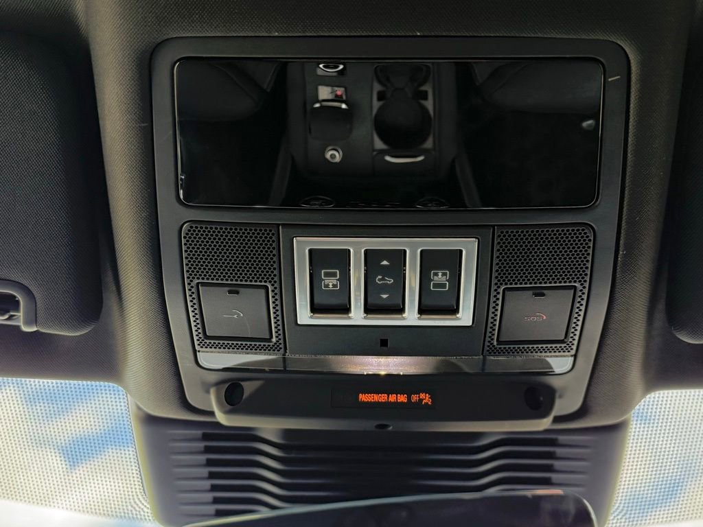 Certified 2025 Land Rover Discovery Dynamic SE image 28