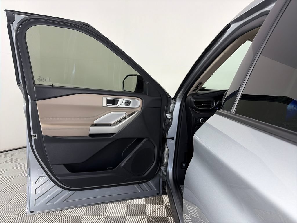 Used 2023 Ford Explorer Limited w/ Limited Technology Package AWD/4WD image 10